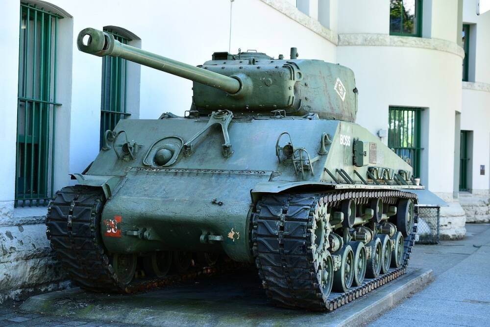 Британский историк Холланд назвал лучшим танком Второй мировой войны «Шерман», а не Т-34