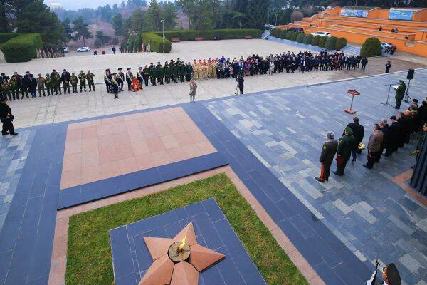 В столице Таджикистана прошел торжественный митинг в честь 80-летия битвы за Москву