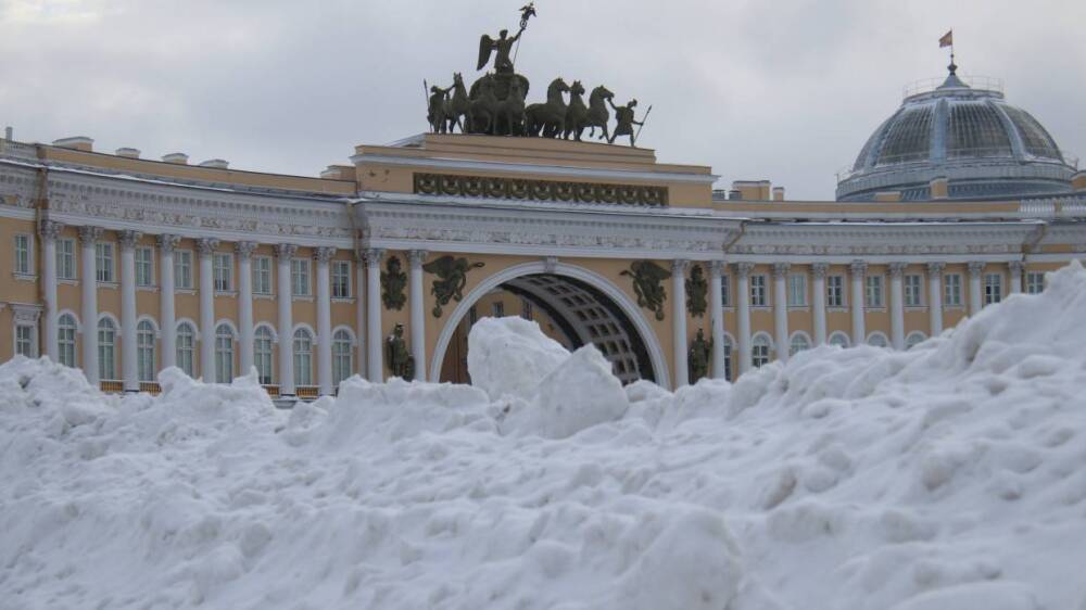 Малоэффективная работа по уборке снега в Петербурге возмутила общественника Холодова