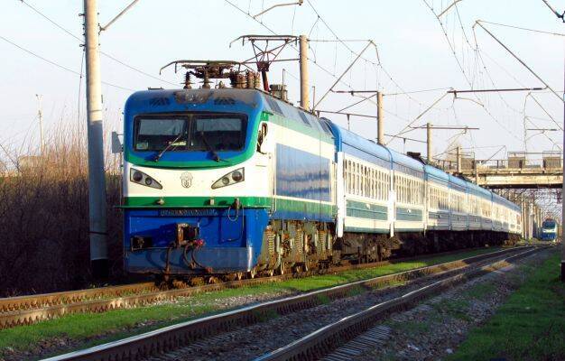 Узбекистан запустил 8 поездов для вывоза своих граждан из России