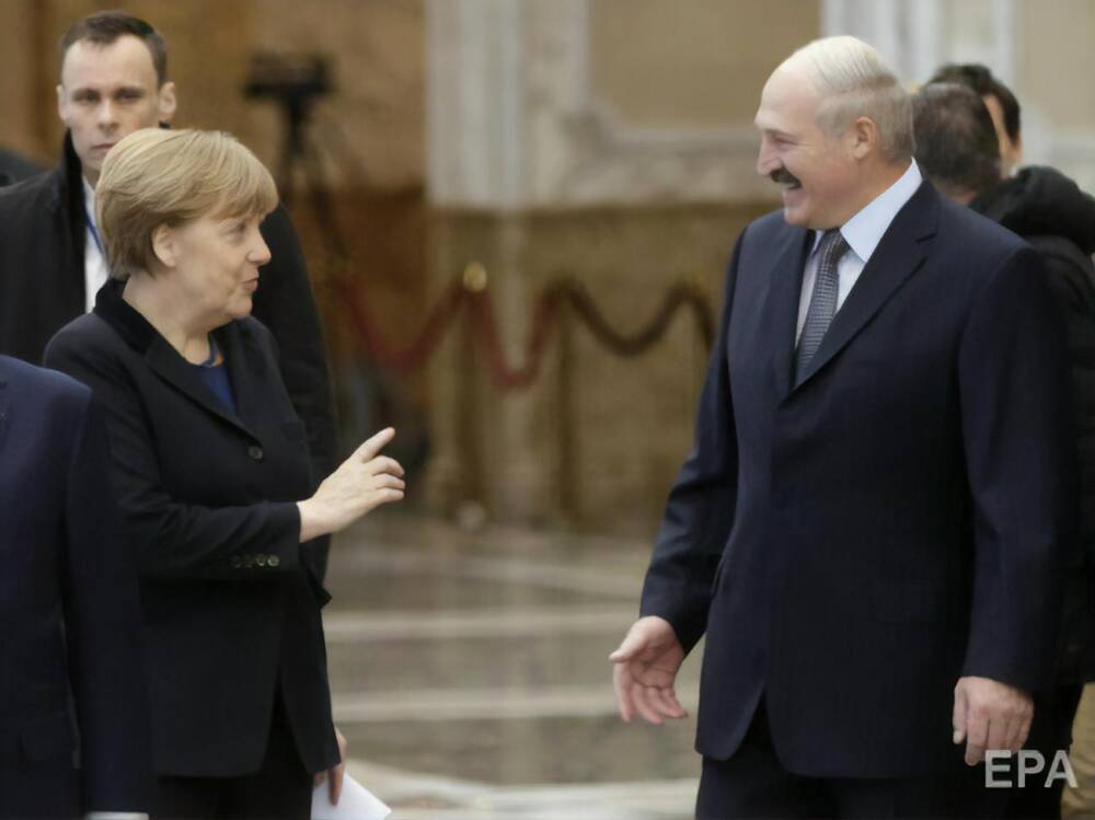 На российском телевидении показали стенограмму, где Меркель якобы называет Лукашенко "господин президент"