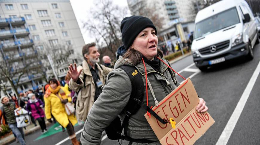 Полиция задержала 58 человек во время акций ковид-диссидентов в Берлине