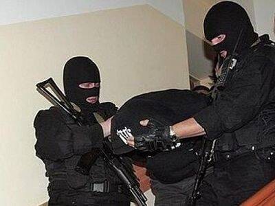 В аннексированном Крыму сначала арестовали адвоката крымских татар, а потом встречавших его активистов