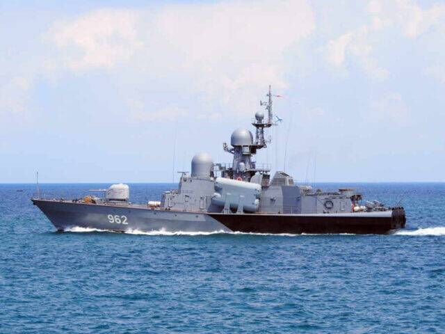 Судно ВМС США поспешило прочь от берегов Крыма после одного залпа ракетного катера «Шуя»