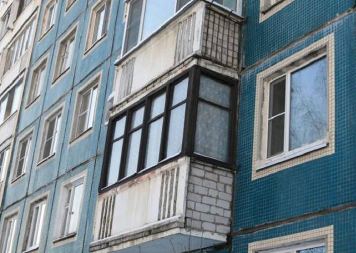 Ситуацию со штрафами с 1 марта за остекление балконов объяснили в Минстрое РФ