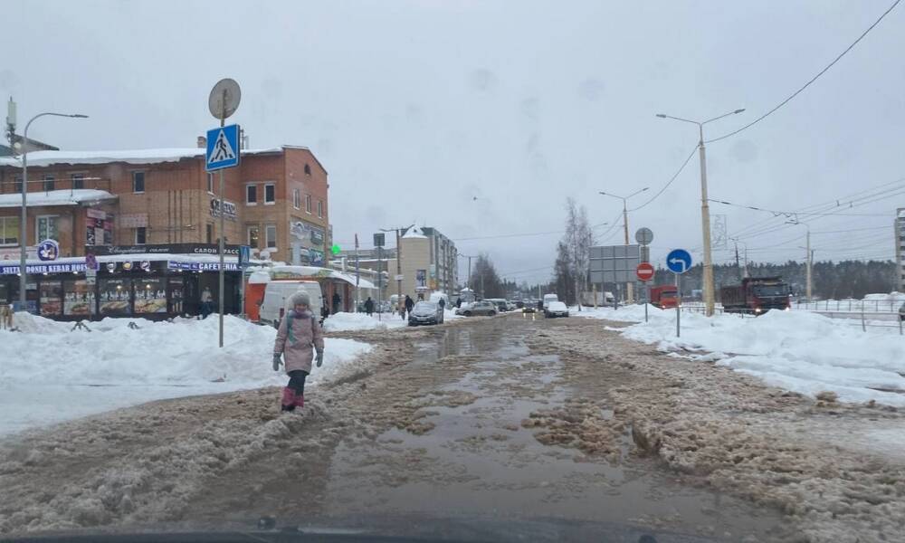 Микрорайон Петрозаводска затопило из-за коммунальной аварии