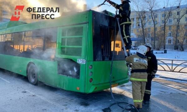В центре Екатеринбурга сгорел автобус