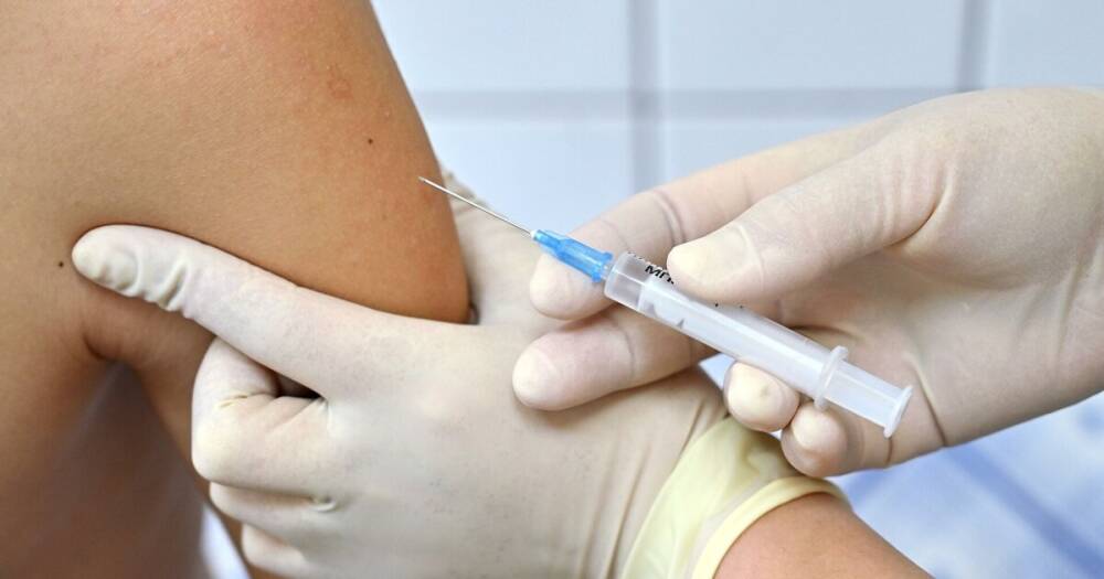 Обе дозы COVID-вакцины получили в шести регионах более 40% взрослых украинцев, – Ляшко