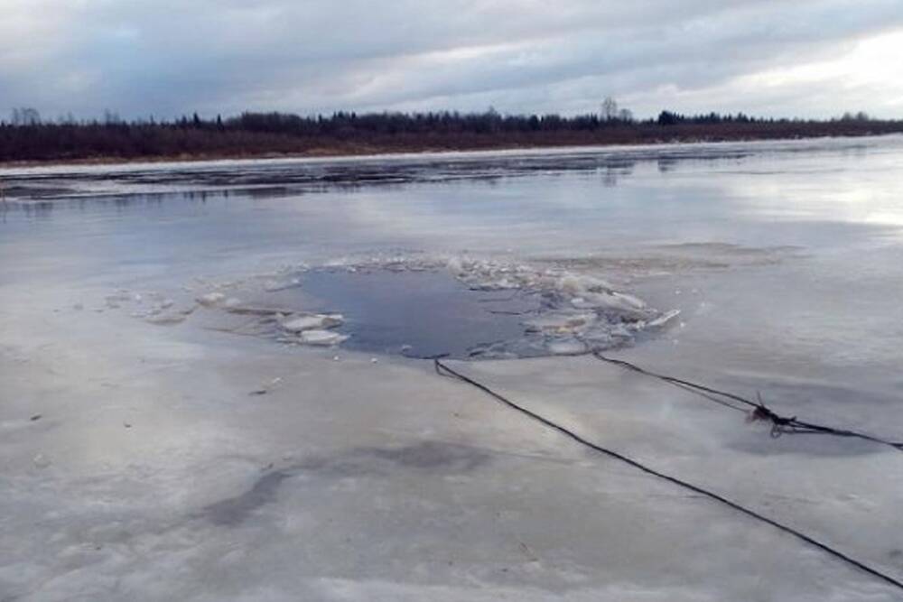 Всё пустое: житель Северодвинска утопил снегоход в озере Пустом