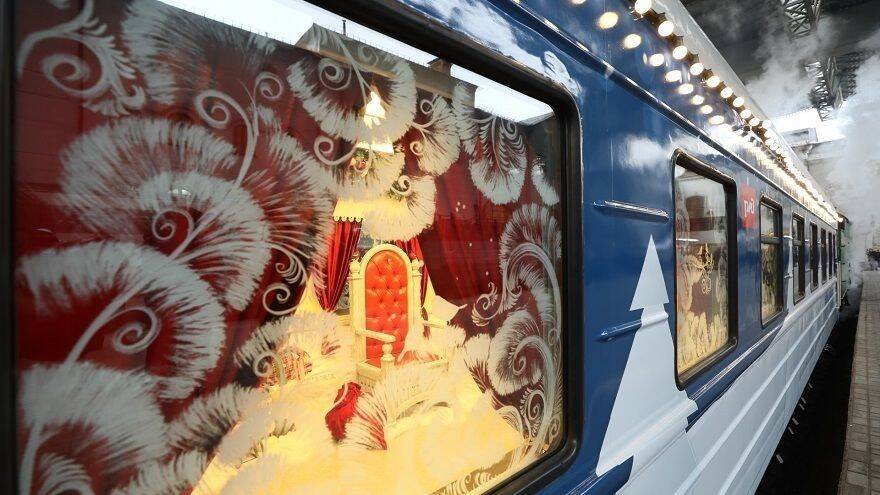 Поезд Деда Мороза прибудет в Петербург 8 января