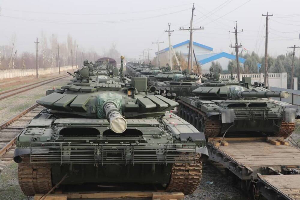 Российские военные в Таджикистане получили танки Т-72Б3М