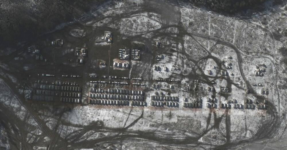 Fox News опубликовал новые спутниковые снимки с войсками РФ возле границы с Украиной (фото, видео)