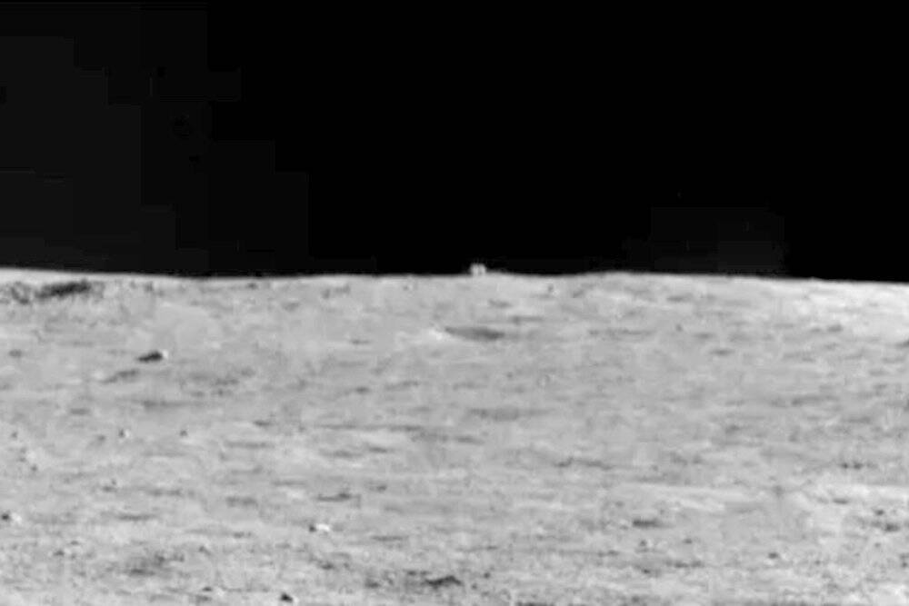 Луноход Yutu-2 заметил загадочный куб на обратной стороне Луны