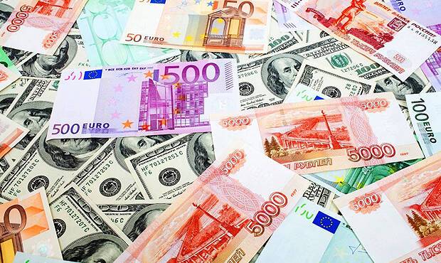 США и Евросоюз в рамках санкций хотят ограничить обмен Россией рублей на иностранную валюту