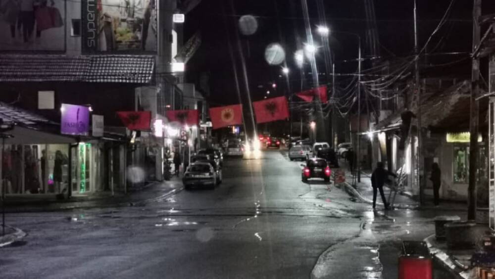 В самом крупном сербском анклаве подняты флаги «Армии освобождения...