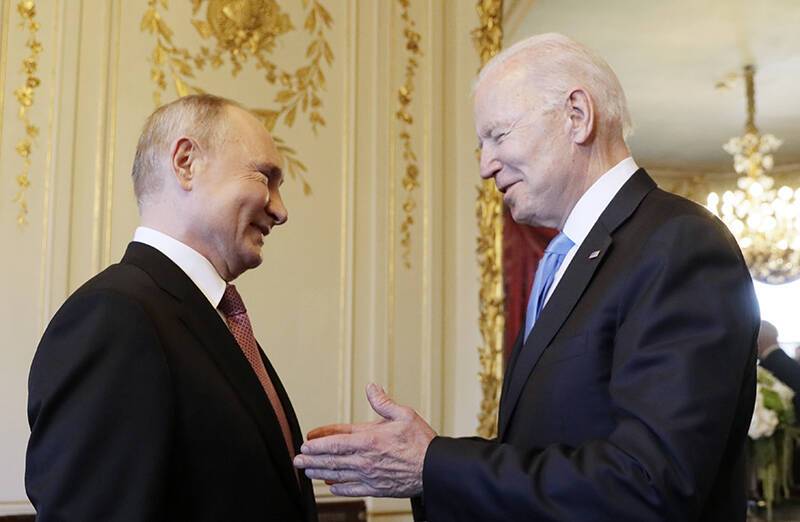 Стало известно время переговоров Путина и Байдена