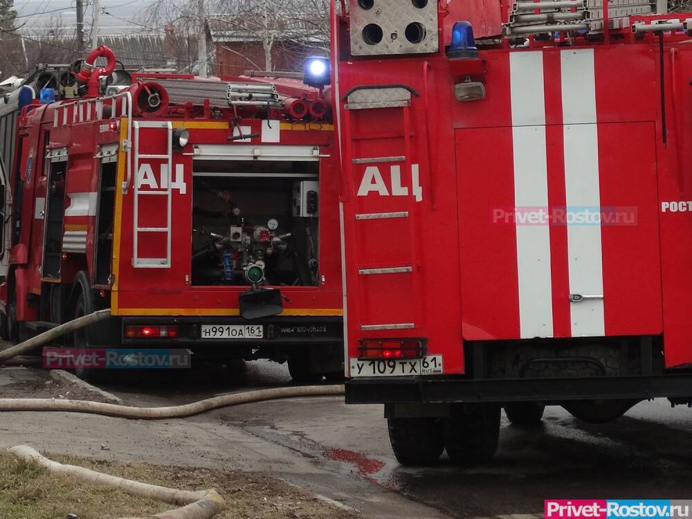 Два человека погибли в ночном пожаре 7 декабря в Ростовской области