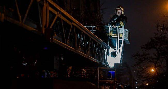 В Киеве горели сразу две девятиэтажки в одном районе, один человек погиб