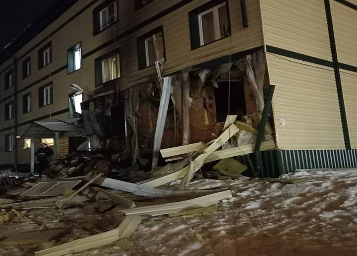 15 квартир повреждены из-за взрыва баллона в жилом доме под Новосибирском