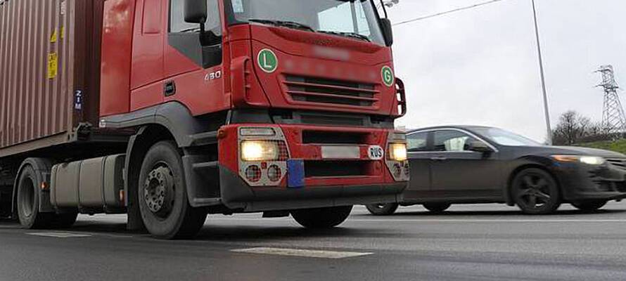 Госавтоинспекция рассказала, как нарушают правила водители грузовиков