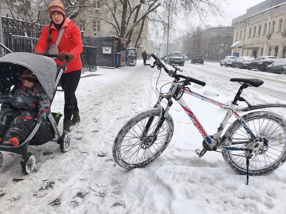 Москву накрыл сильный снегопад (видео)