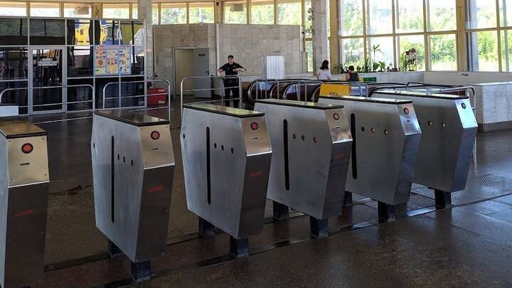 После 20 декабря на «Речном вокзале» в новосибирском метро заработают новые турникеты