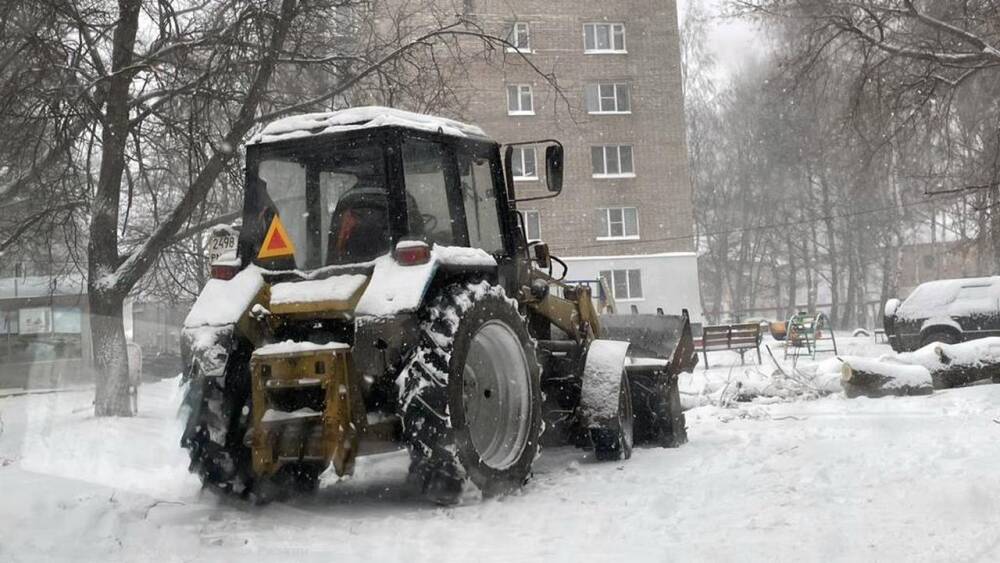 Устранять последствия снегопада на улицах Рязани выехала 21 машина