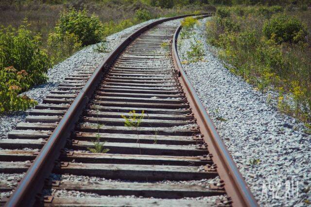В Кузбассе устанавливают обстоятельства смерти мужчины в колее железнодорожного пути