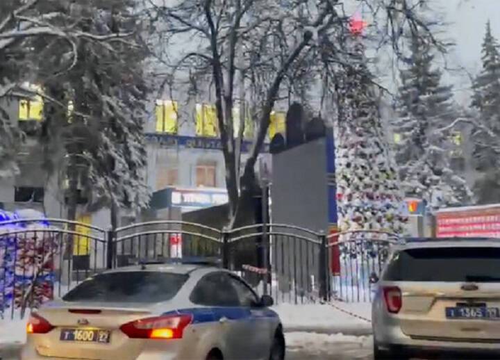 Раненая при стрельбе из-за маски в московском МФЦ девочка умерла в больнице