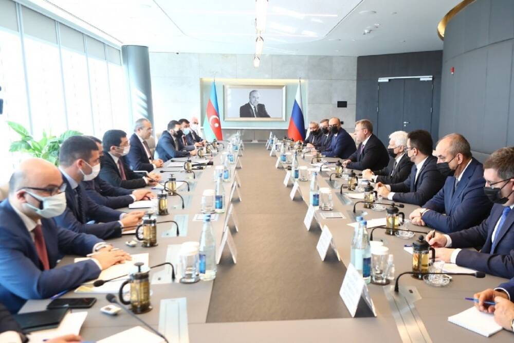 Игорь Бабушкин и глава минэко Азербайджана подписали документ о развитии сотрудничества