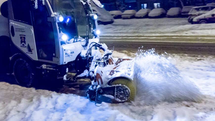 В Новгородской области введен режим ЧС из-за нарушившего электроснабжение снегопада