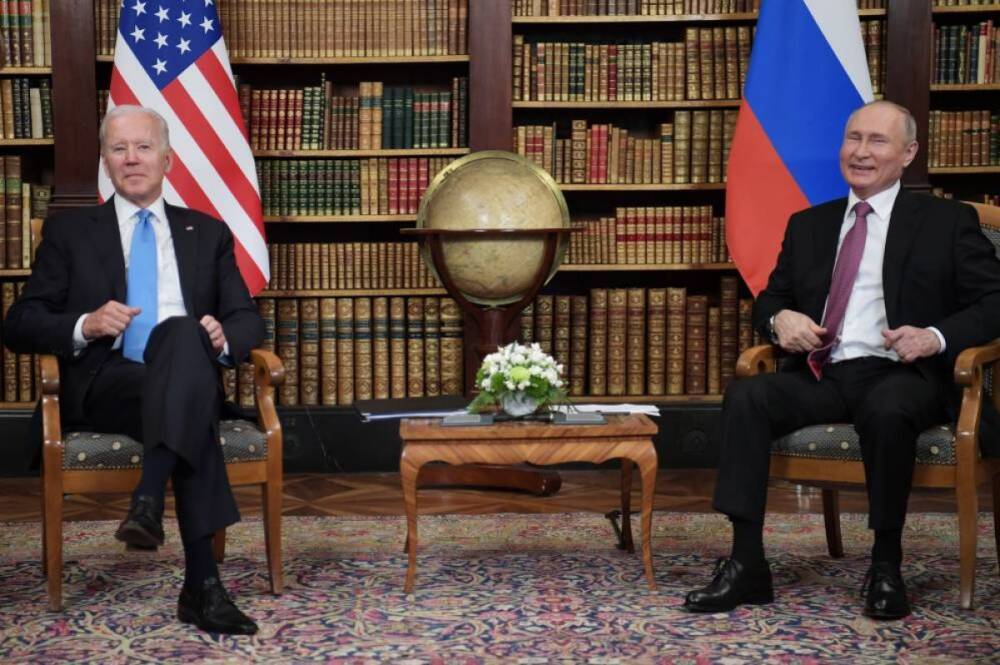 Путин и Байден выразили мнение, что Россия и США будут продолжать диалог