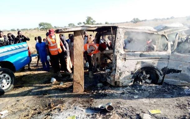 В Нигерии боевики подожгли пассажирский автобус: десятки жертв