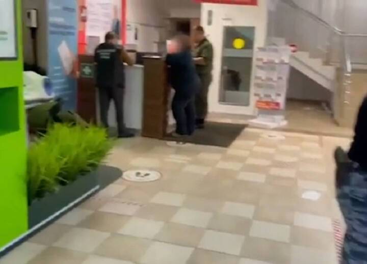 Стрельба в московском МФЦ началась не из-за маски, а из-за заглушки на канализации