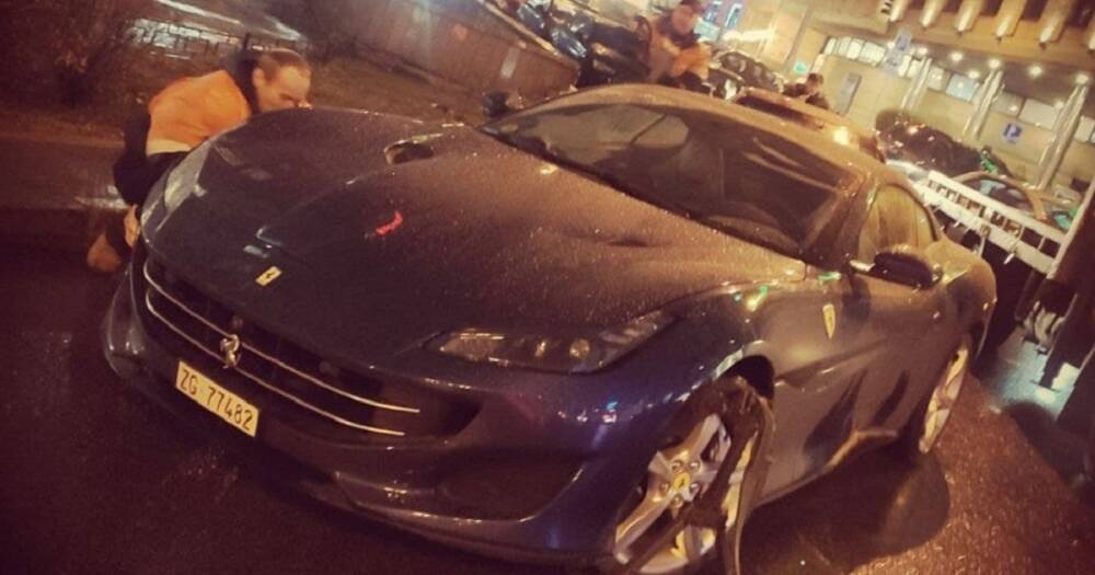 Закон один для всех: в Киеве эвакуировали на штрафплощадку дорогой суперкар Ferrari