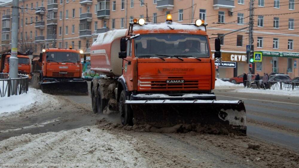 Снег на улицах Рязани убирают 100 единиц техники