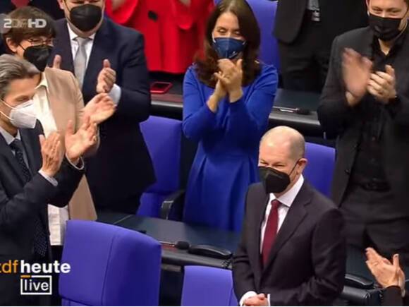 Новым канцлером Германии после 16 лет правления Ангелы Меркель избран Олаф Шольц