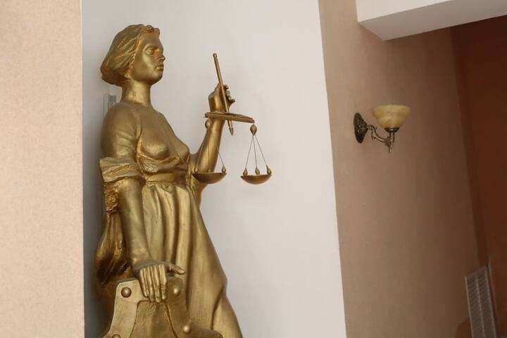 В Астрахани осудят экс-сотрудника ФСИН за взятку в 187 тысяч рублей