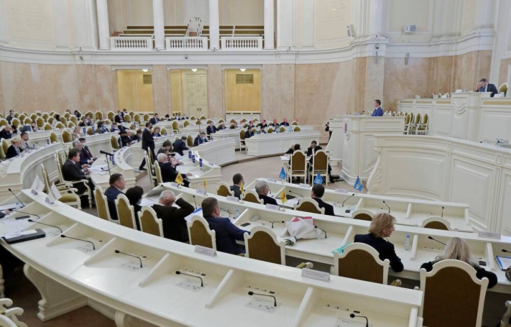 Депутаты петербургского парламента не захотели всегда голосовать открыто