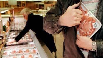Голодные и немытые вахтовики 13 раз обокрали супермаркет в Череповце