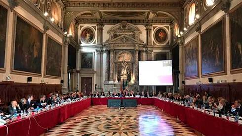 Венецианская комиссия перенесла публикацию выводов о законе «об олигархах» на 2022 год
