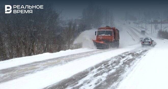 В Татарстане дороги от снега очищают 252 единицы техники
