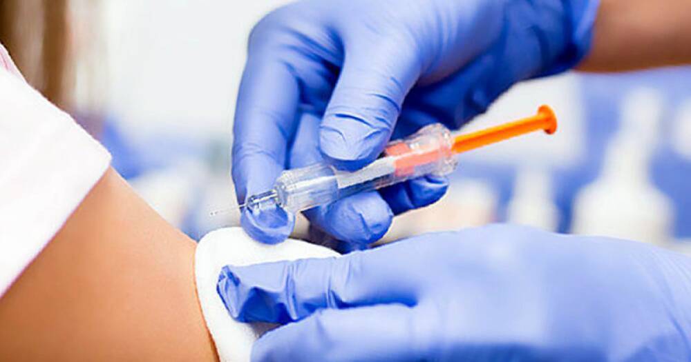 Польша направила в Украину 300 тысяч доз вакцин от COVID-19