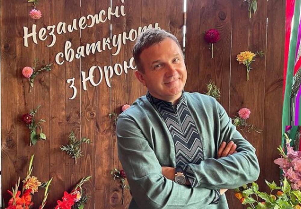 Горбунов показал неожиданное фото с Осадчей, которое сделал их старший сын: "Забирает телефон и кричит"