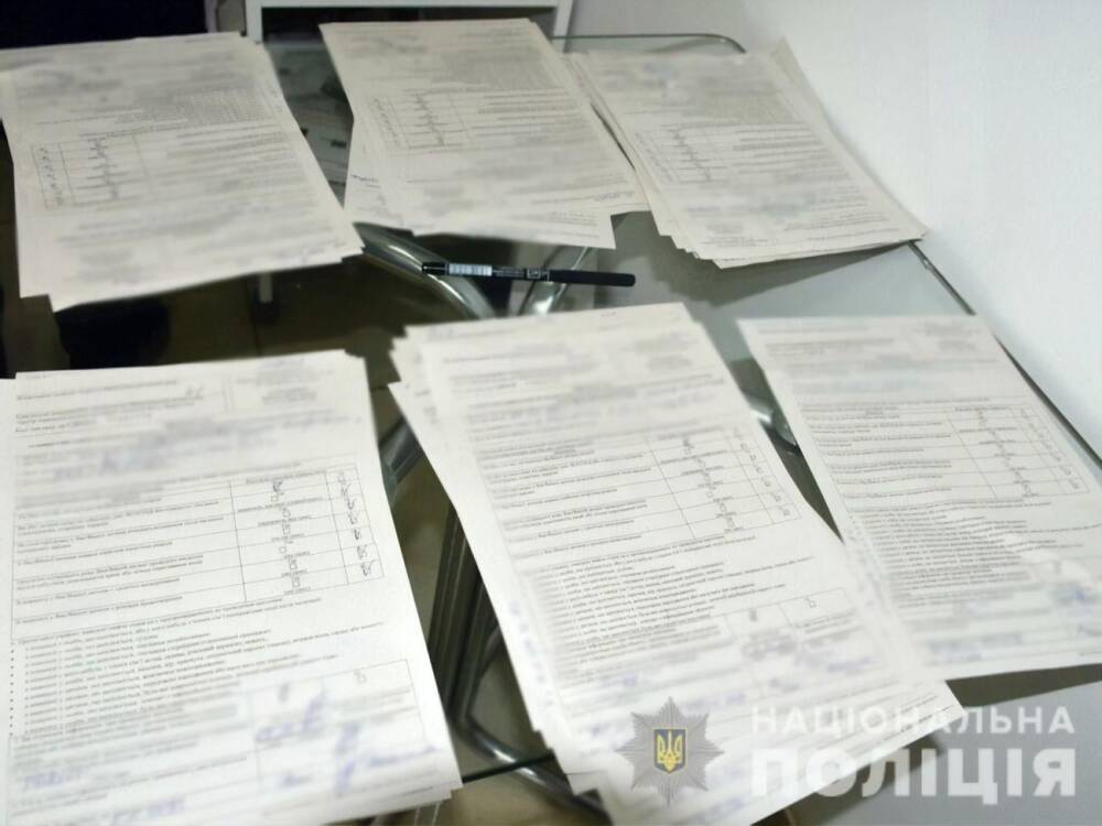 В Донецкой области злоумышленники продавали COVID-сертификаты, которые отображались в "Дії" – полиция