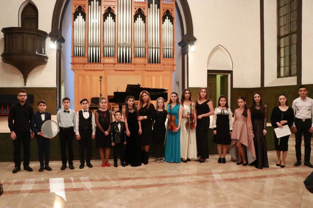 В Баку торжественно отметили юбилей Gənclərə dəstək – красивая музыка и несмолкающие аплодисменты (ФОТО)
