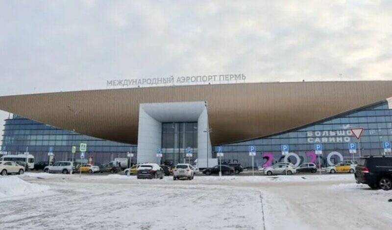 Пермский аэропорт перестал обслуживать рейсы из-за снегопада
