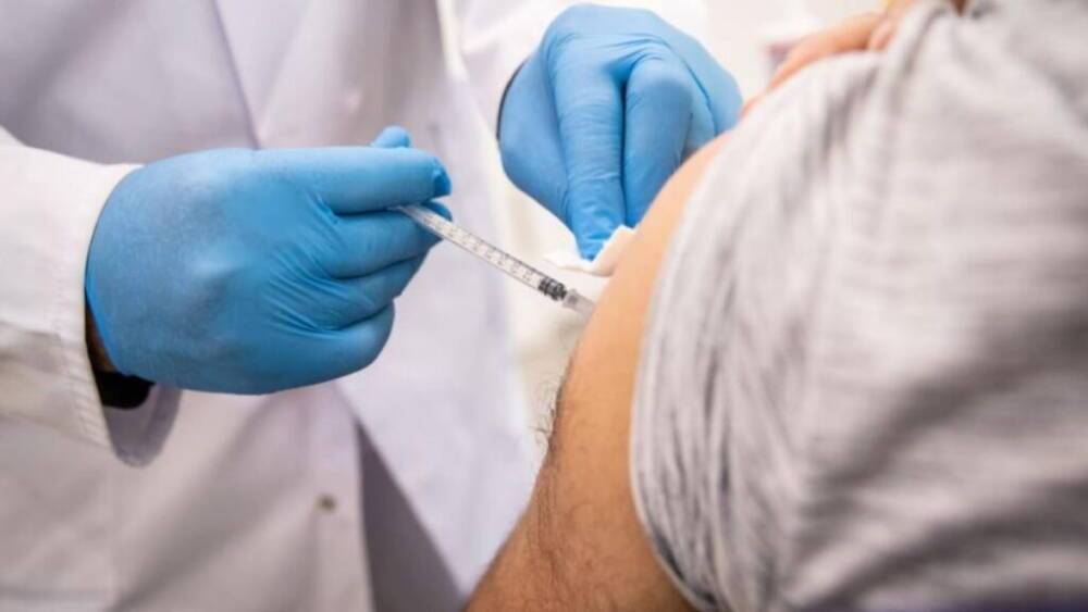Защита от «омикрона»: вакцина от нового штамма коронавируса может появиться уже в марте 2022 года