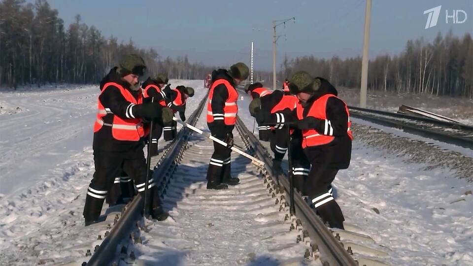 Военные начали укладку рельсового полотна на порученном участке Байкало-Амурской магистрали