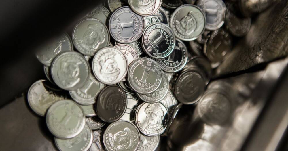 Монеты номиналом 1 и 2 гривны будут выглядеть по-другому: отличать станет проще